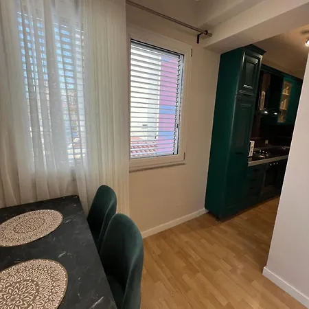 Leti Pazari I Ri Lägenhet